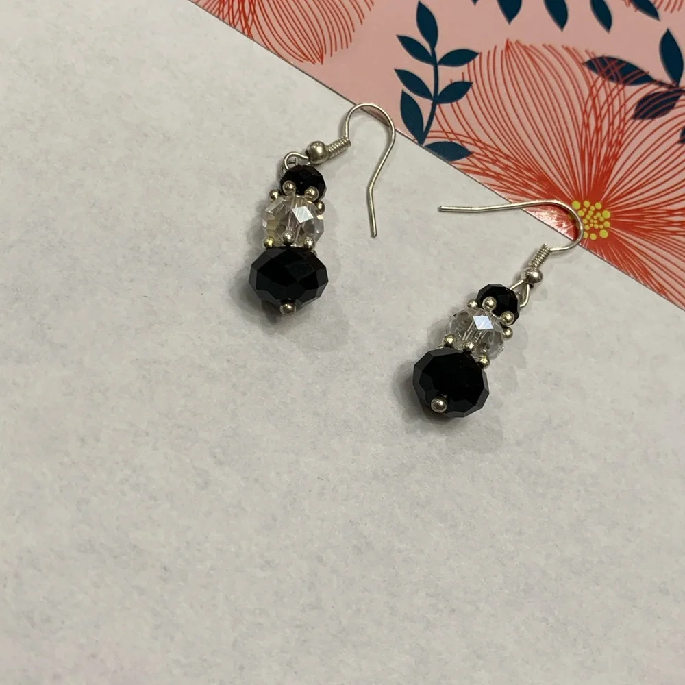Small dangling earrings - Picture 3 of 4